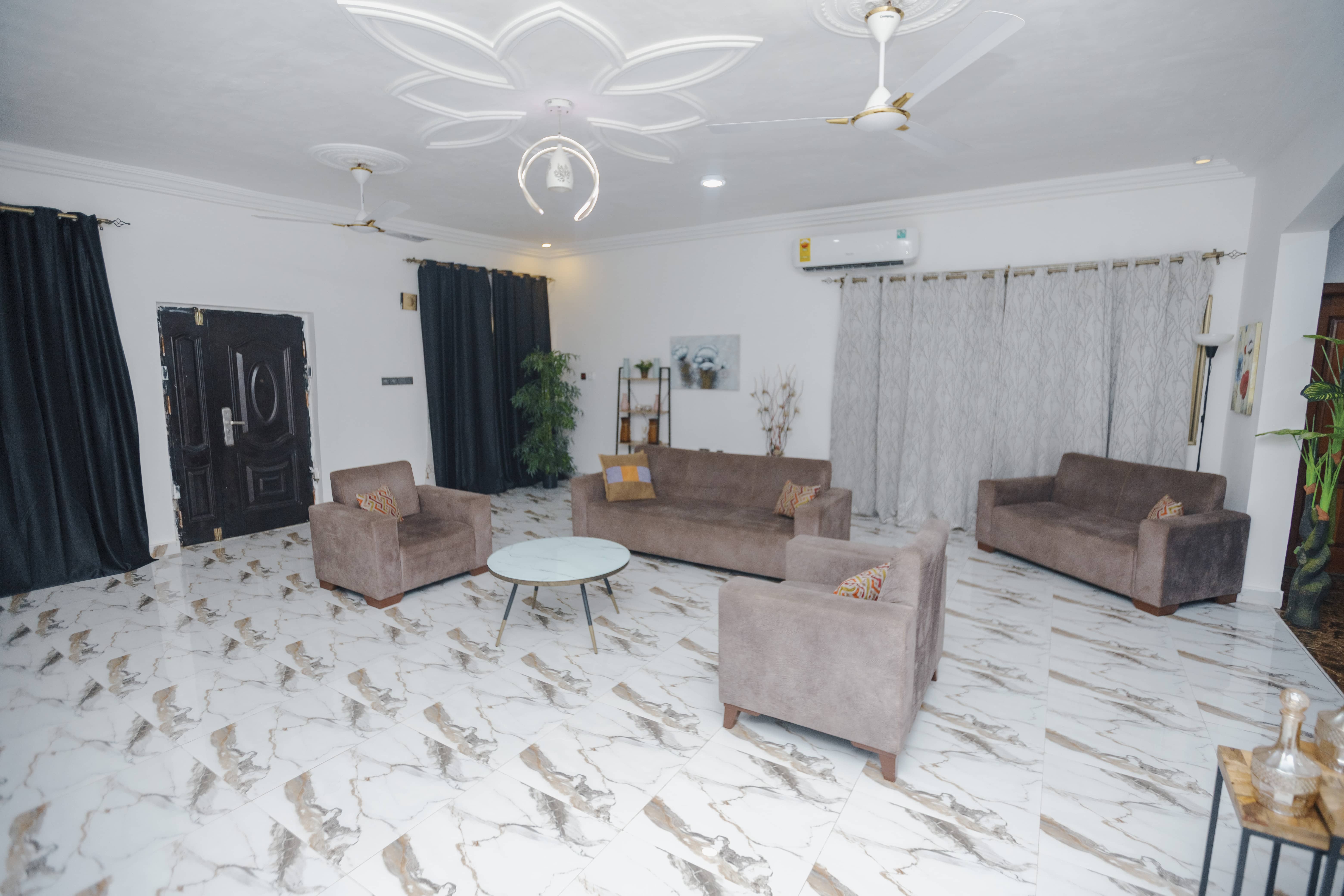4 bedroom house for short stay