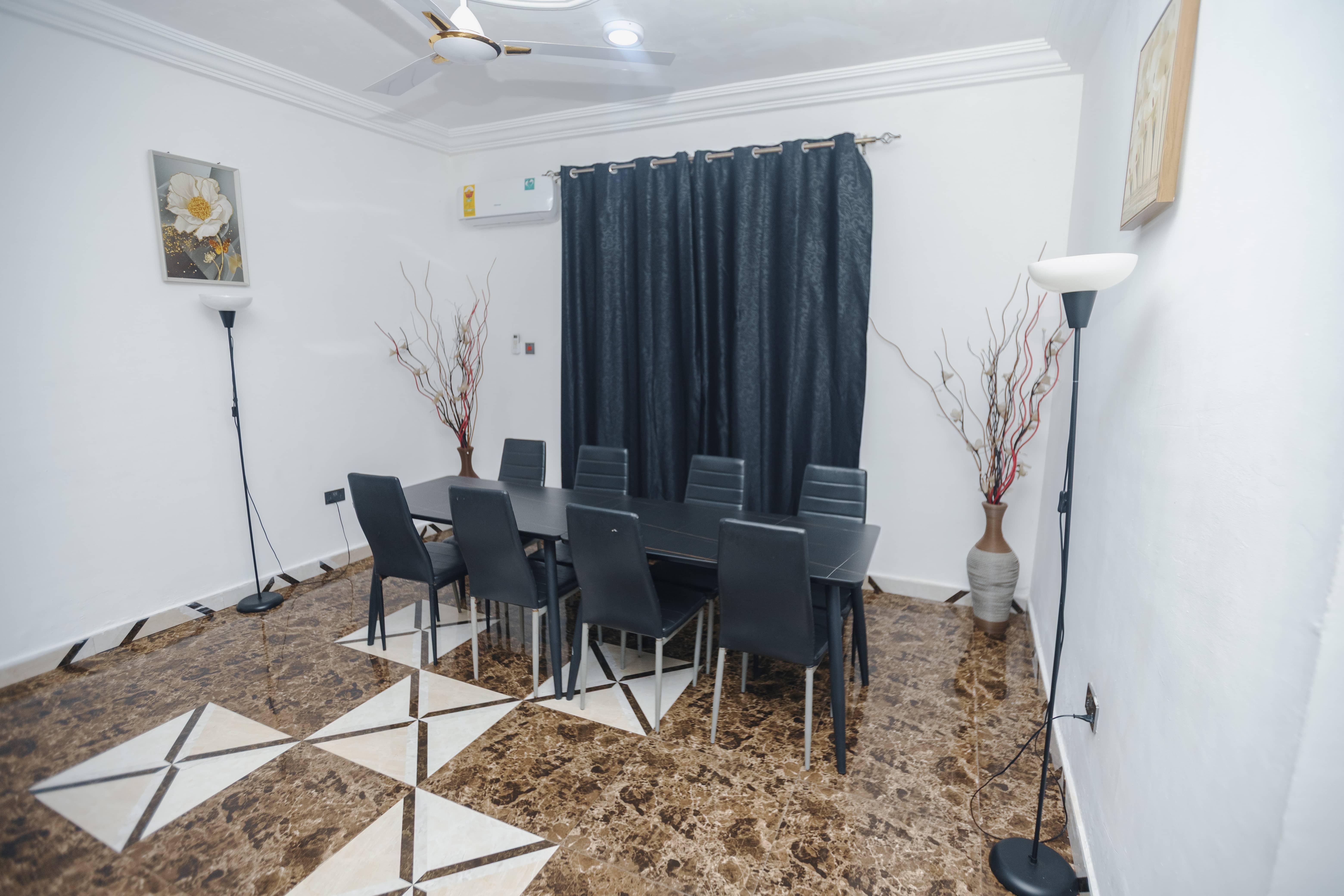 4 bedroom house for short stay
