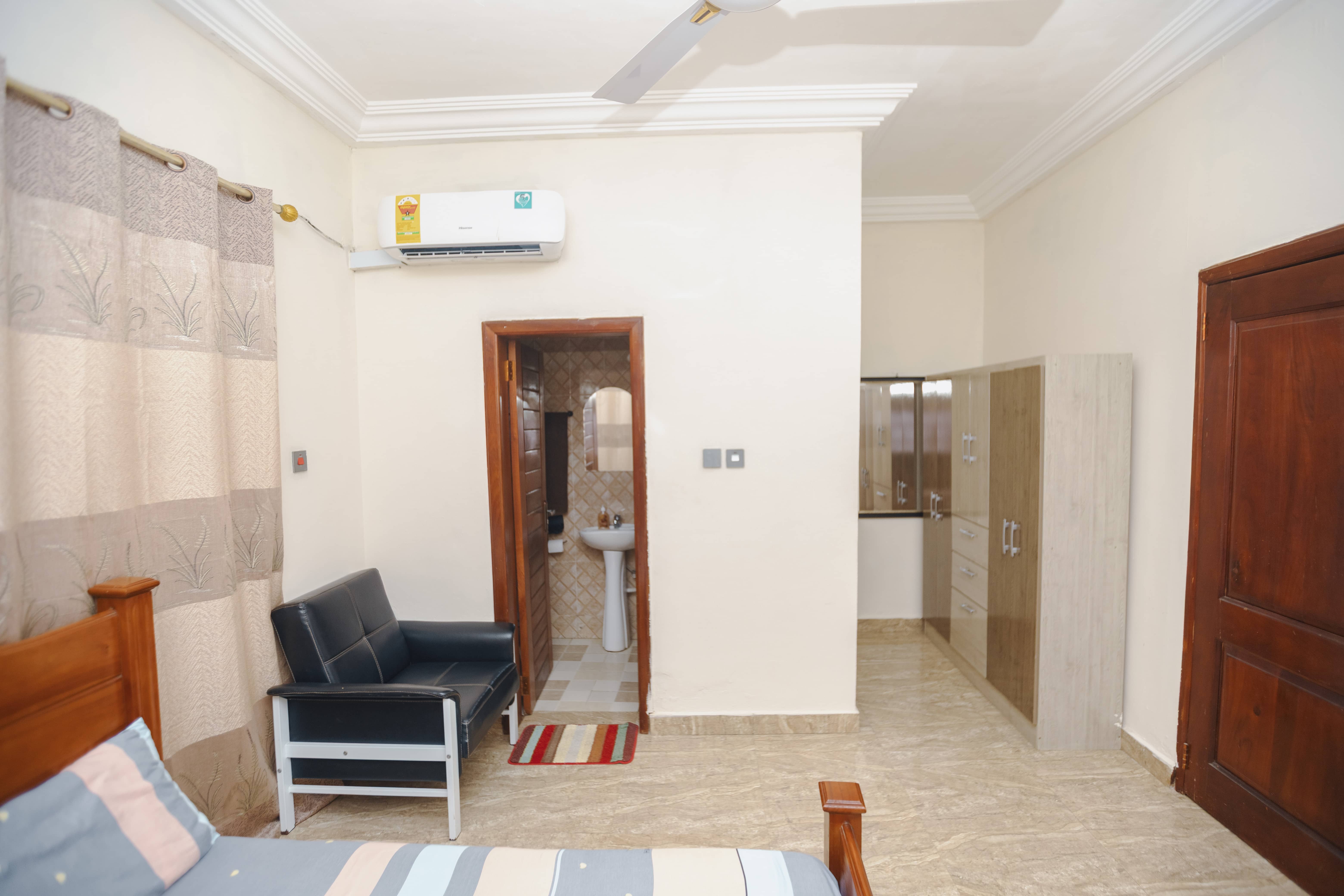 4 bedroom house for short stay