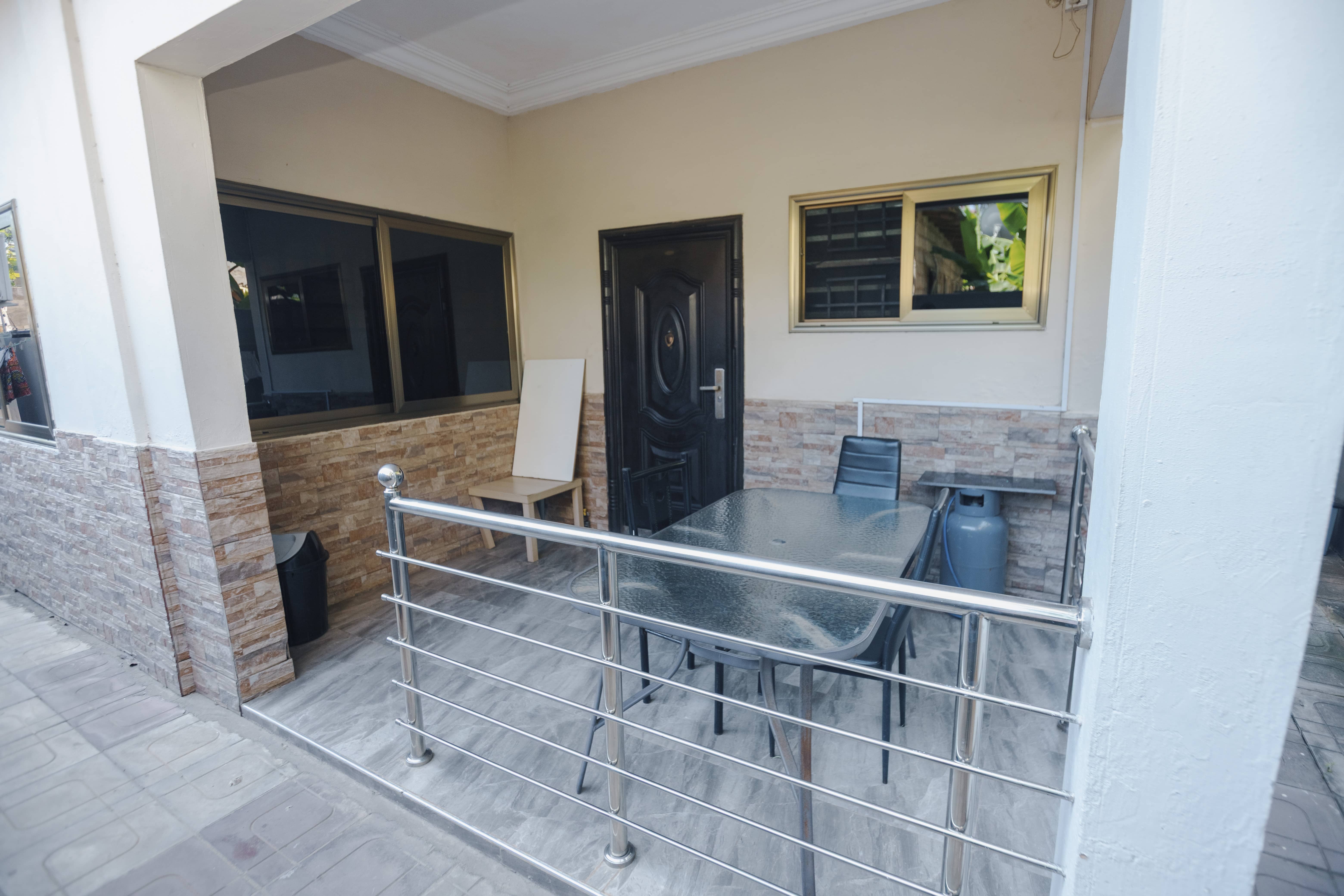 4 bedroom house for short stay