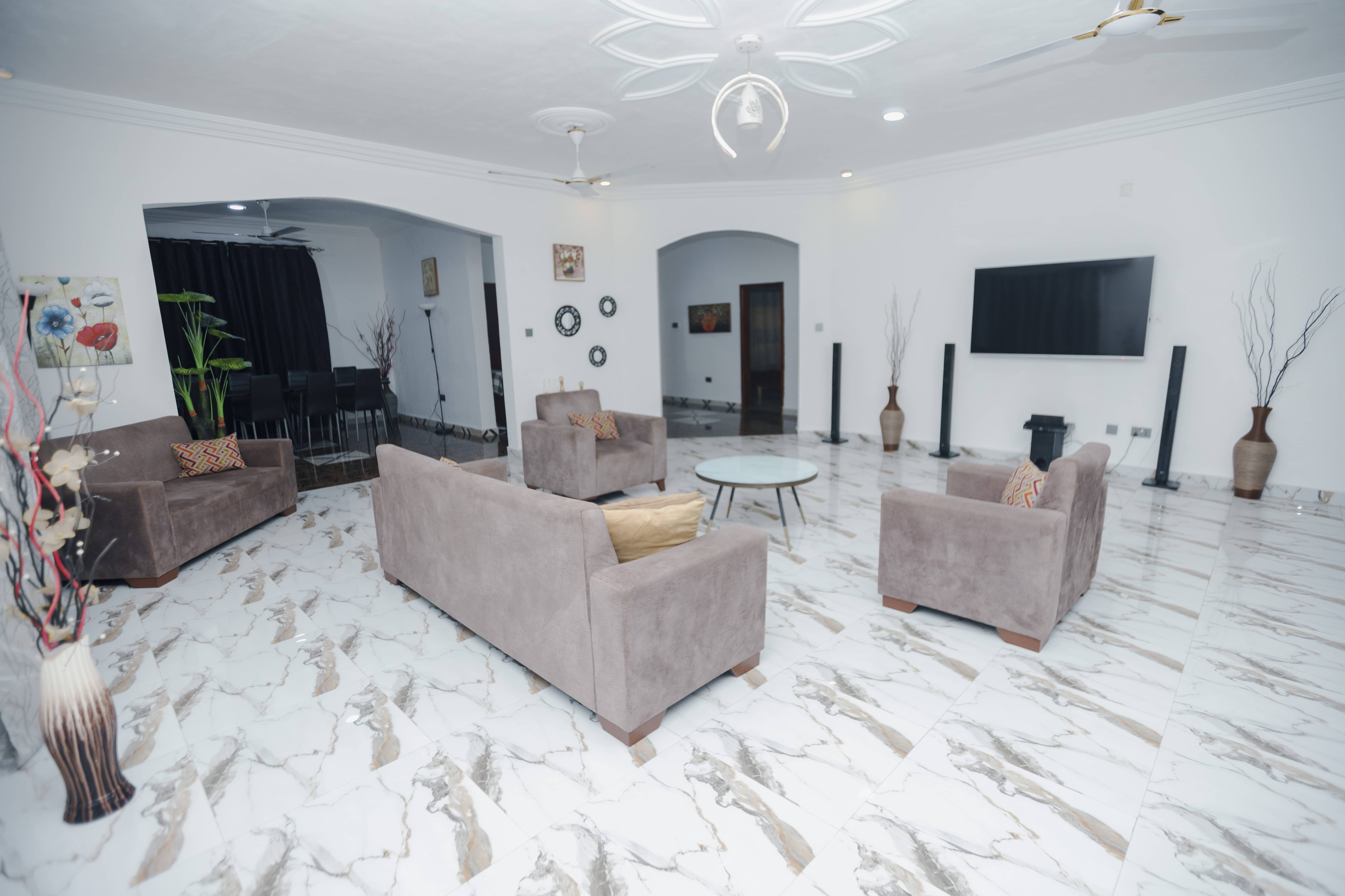4 bedroom house for short stay